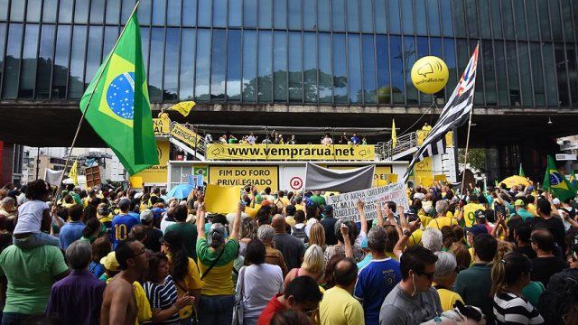 Brezilya&#039;da yolsuzluklar protesto edildi