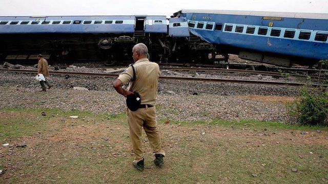 Hindistan&#039;da tren kazası: 32 yaralı