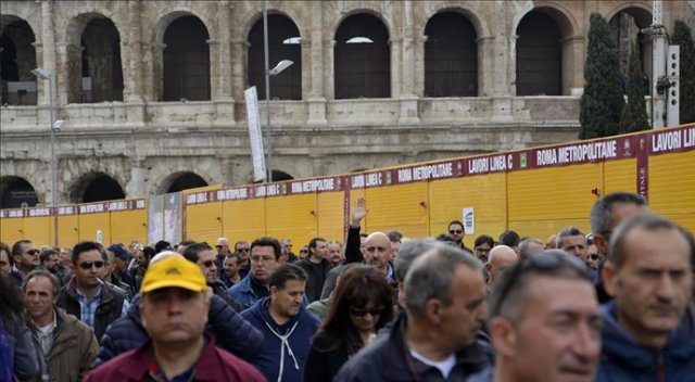 İtalya&#039;da taksiciler grevde