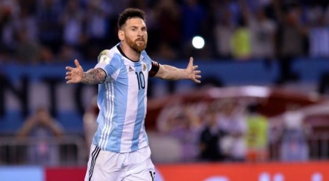 Messi Arjantin&#039;i sırtladı