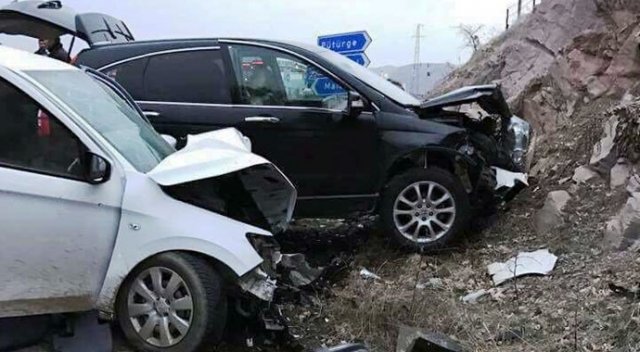 Pütürge Kaymakamı Savar trafik kazası geçirdi: 2 kişi öldü, 6 kişi yaralandı