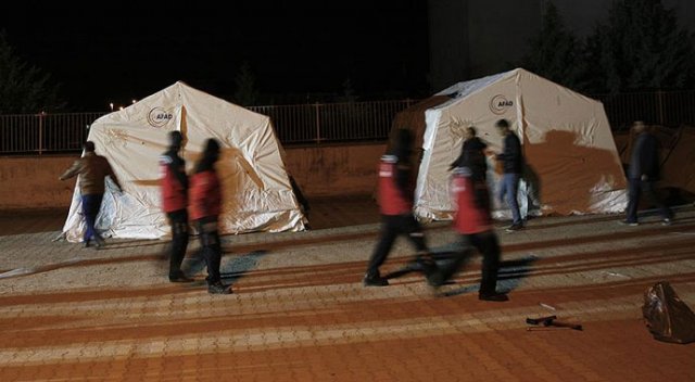 Samsat&#039;ta çadırlar kurulmaya başlandı