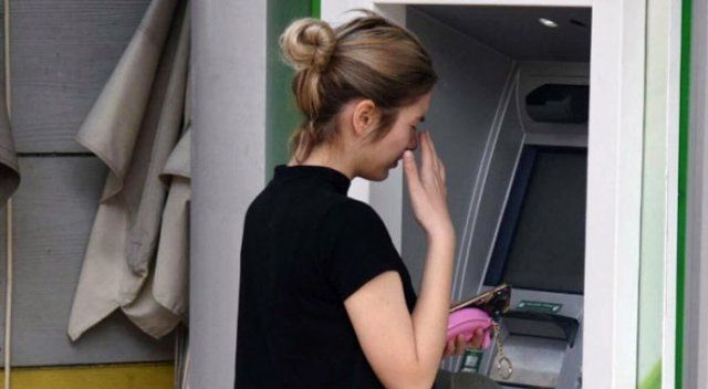 Şifresini unutan Aleyna Tilki, ATM&#039;den para çekemedi