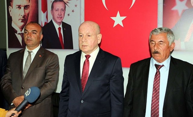Şırnak&#039;ta Uzungeçit Belediye Başkanı, AK Parti&#039;ye geçti