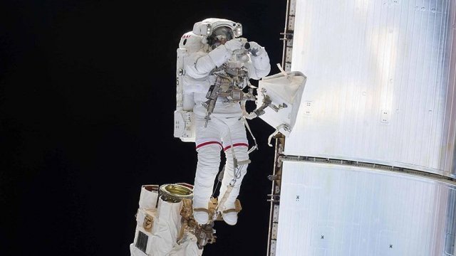 ABD&#039;li kadın astronottan uzayda yürüyüş rekoru