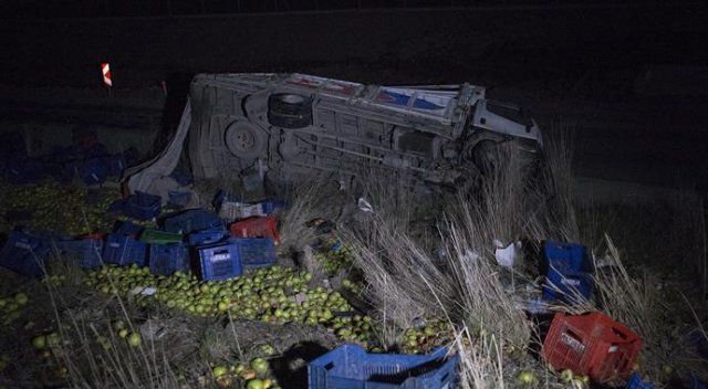 Ankara&#039;da yolcu otobüsü ile kamyon çarpıştı: 11 yaralı