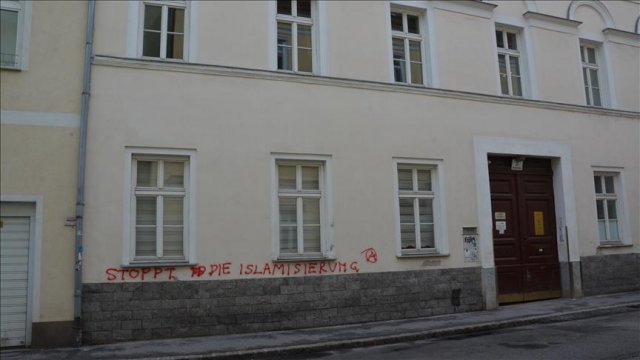 Avusturya İslam Toplumu binasına ırkçı saldırı düzenlendi