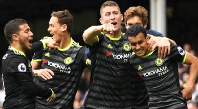 Chelsea, Everton&#039;u 3-0 yendi, şampiyonluğa koşuyor