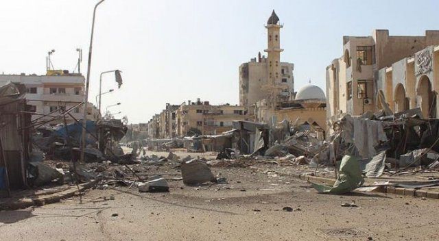 Esad rejimi Humus&#039;ta yerleşim yerini vurdu