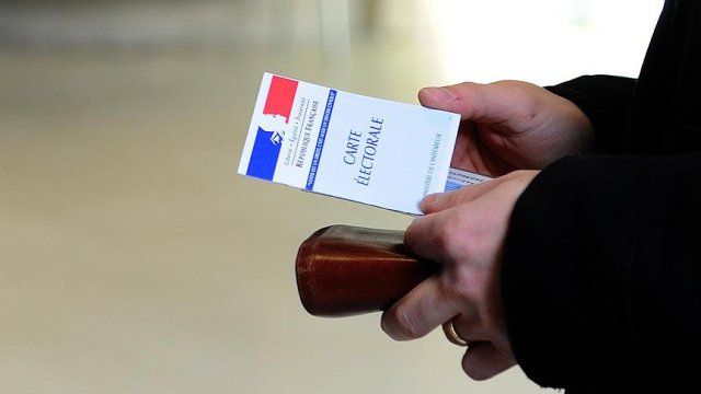 Fransa&#039;da seçimin sonucunu kararsızlar belirleyecek