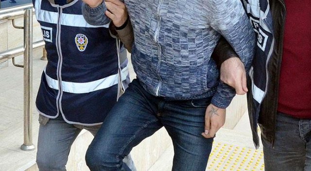 İzmir&#039;de Cumhurbaşkanına hakaret eden 8 kişi gözaltına alındı