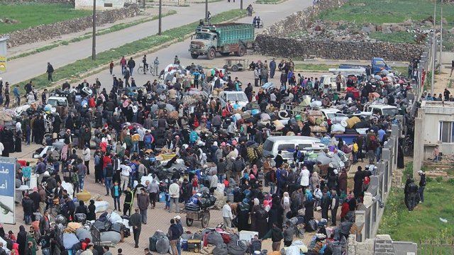 Suriye&#039;de kuşatma bölgelerinden karşılıklı tahliyeler başladı