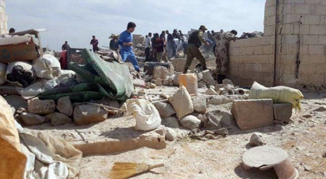 Suriye jetleri İdlib&#039;de sığınmacı kampını bombaladı