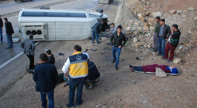 Tokat’ta öğrenci servisi devrildi: 16 yaralı