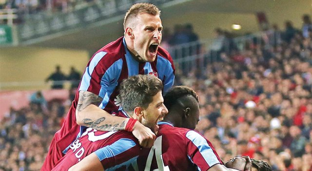 Trabzonspor deplasmanda Antalyaspor&#039;u farklı mağlup etti