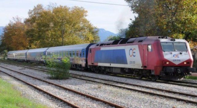 Yunanistan&#039;da yolcu treni Türk plakalı tıra çarptı