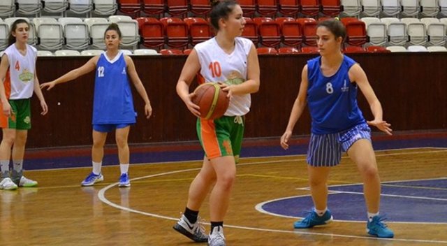 Amerikan Liseleri&#039;ndeki ilk Türk kadın basketbolcu