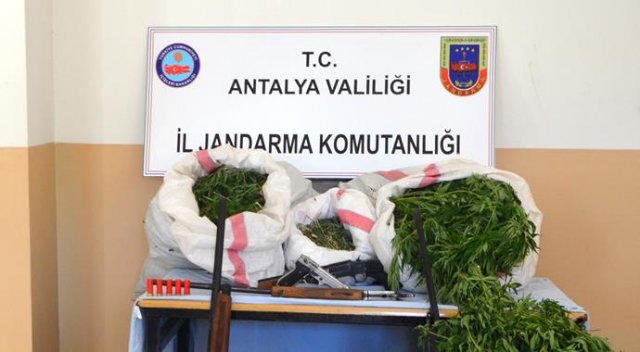 Antalya&#039;da 53 kilo esrar ele geçirildi