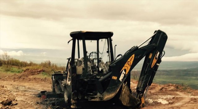 Bingöl kırsalında teröristler iş makinesi yaktı