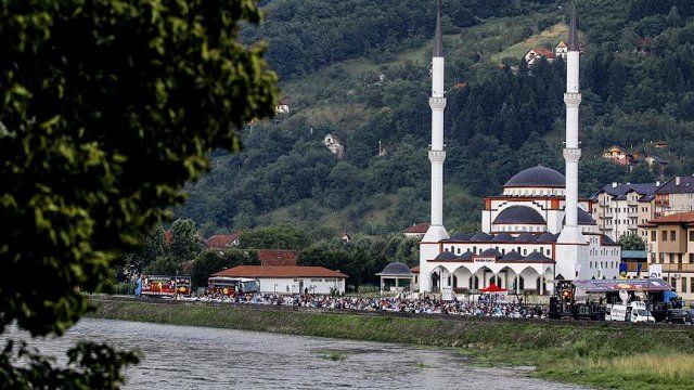 Bosna Savaşı&#039;nda yıkılan camiler küllerinden doğuyor