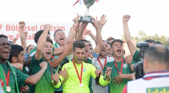 Bursaspor’un U19 takımı şampiyon oldu