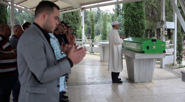 Cenazesini ailesinin karşı çıktığı sevgilisi teslim aldı