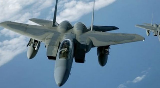 Çin savaş uçaklarından ABD gemisi önünde alçak uçuş