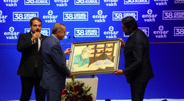 Cumhurbaşkanı Erdoğan&#039;ı duygulandıran hediye
