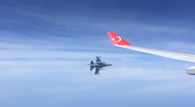Cumhurbaşkanı Erdoğan&#039;ın uçağına F-16&#039;lar eşlik etti