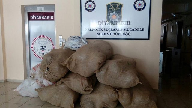 Diyarbakır&#039;da 416 kilogram esrar ele geçirildi