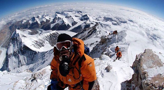Everest rekor sayıda dağcı bekliyor