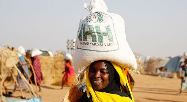 İHH Sudan&#039;da ihtiyaç sahiplerinin yüzünü güldürüyor