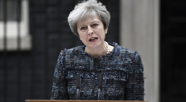 İngiltere Başbakanı May, seçim çalışmalarını durdurdu