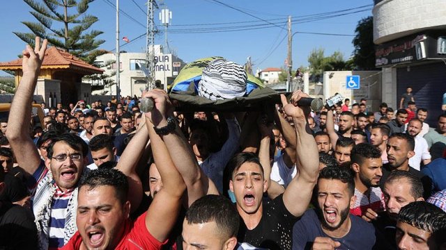 İsrail askerlerinin öldürdüğü Filistinli genç defnedildi