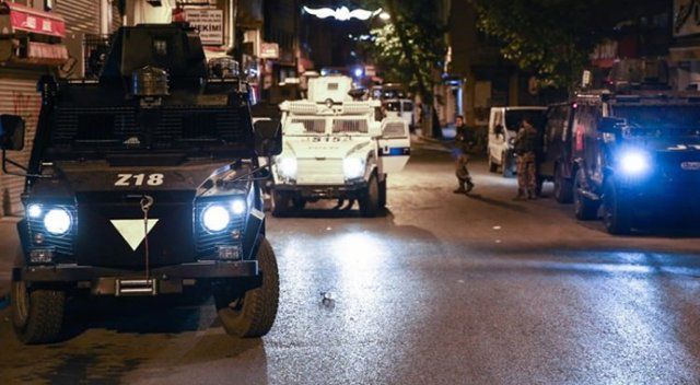 İstanbul Beyoğlu&#039;nda polise silahlı saldırı!