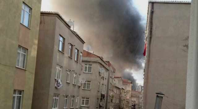 Bağcılar Güneşli&#039;de çıkan yangında 2 bina yandı