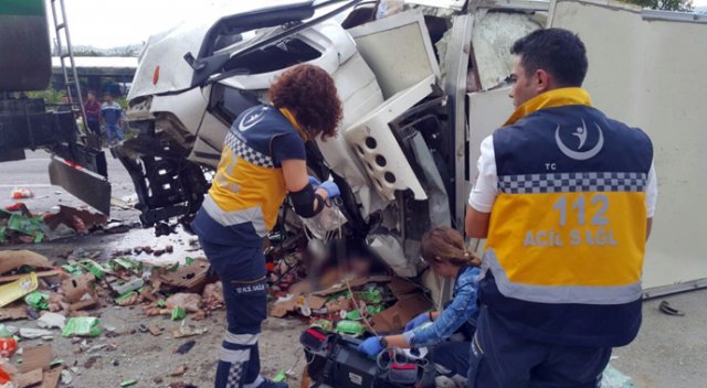 İzmir&#039;de tanker kamyonla çarpıştı, 1 kişi öldü 2 kişi yaralı