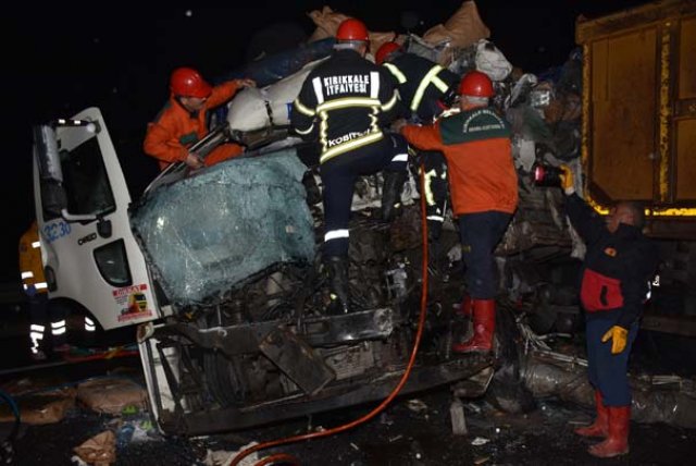 Kırıkkale ve Sivas&#039;tan feci kaza haberleri peş peşe geldi: 4 ölü