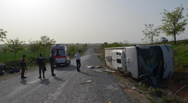 Konya&#039;da otobüs devrildi: 20 yaralı