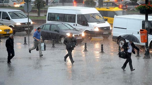 Meteoroloji İstanbul için saat verdi