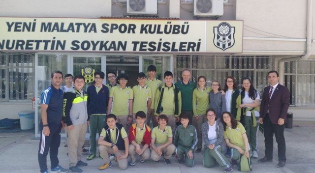 Öğrencilerden, Evkur Yeni Malatyaspor futbolcularına moral ziyareti