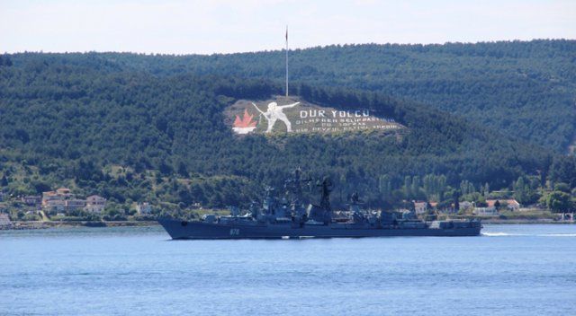 Rus donanmasına ait gemi Çanakkale Boğazı’ndan geçti