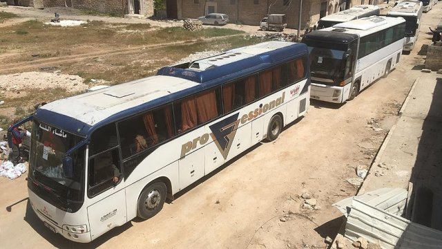 Şam&#039;ın doğusundaki Kabun&#039;dan bin 500 kişi İdlib&#039;e doğru yola çıktı