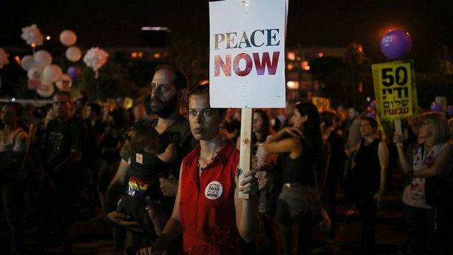 Tel Aviv&#039;de İsrail işgali protesto edildi