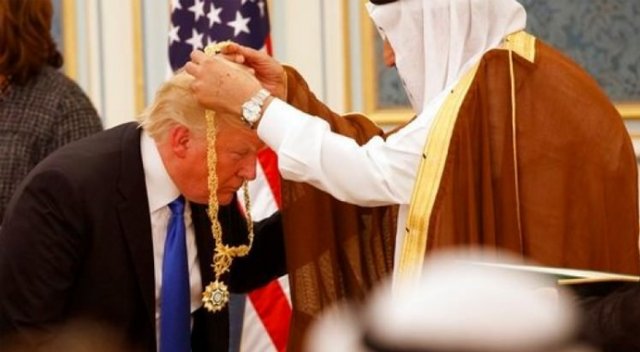 Trump&#039;ın Arabistan ziyaretine damga vuran fotoğraf