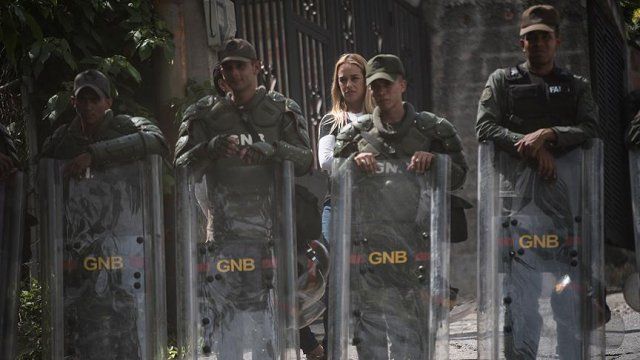 Venezuela&#039;da 65 asker gözaltına alındı