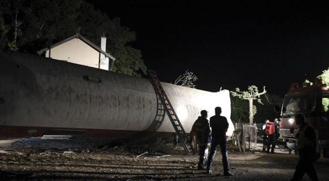 Yunanistan&#039;da tren raydan çıktı: 4 ölü