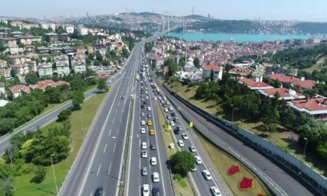 15 Temmuz Şehitler Köprüsü’nde trafik yoğunluğu havadan görüntülendi