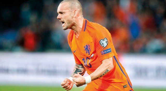 33&#039;üncü yaş gününde millî takımda coşan Sneijder parmak ısırtıyor