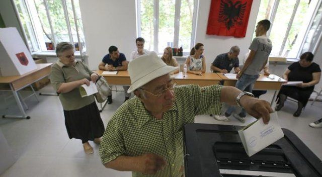 Arnavutluk’ta halk sandık başında
